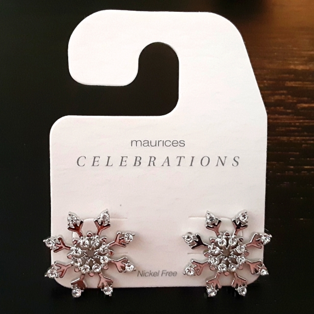🆕️ Snowflake Post Earrings